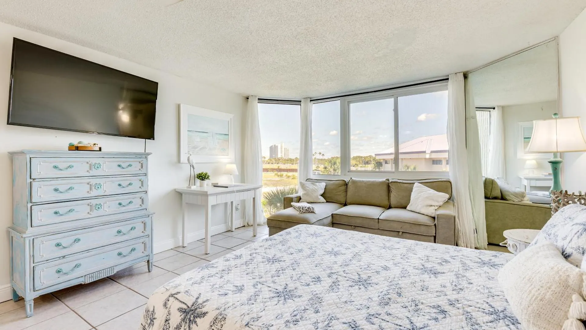 Panama City Beach Condo With Resort Amenities!